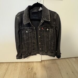 Black Levi’s Denim Jacket